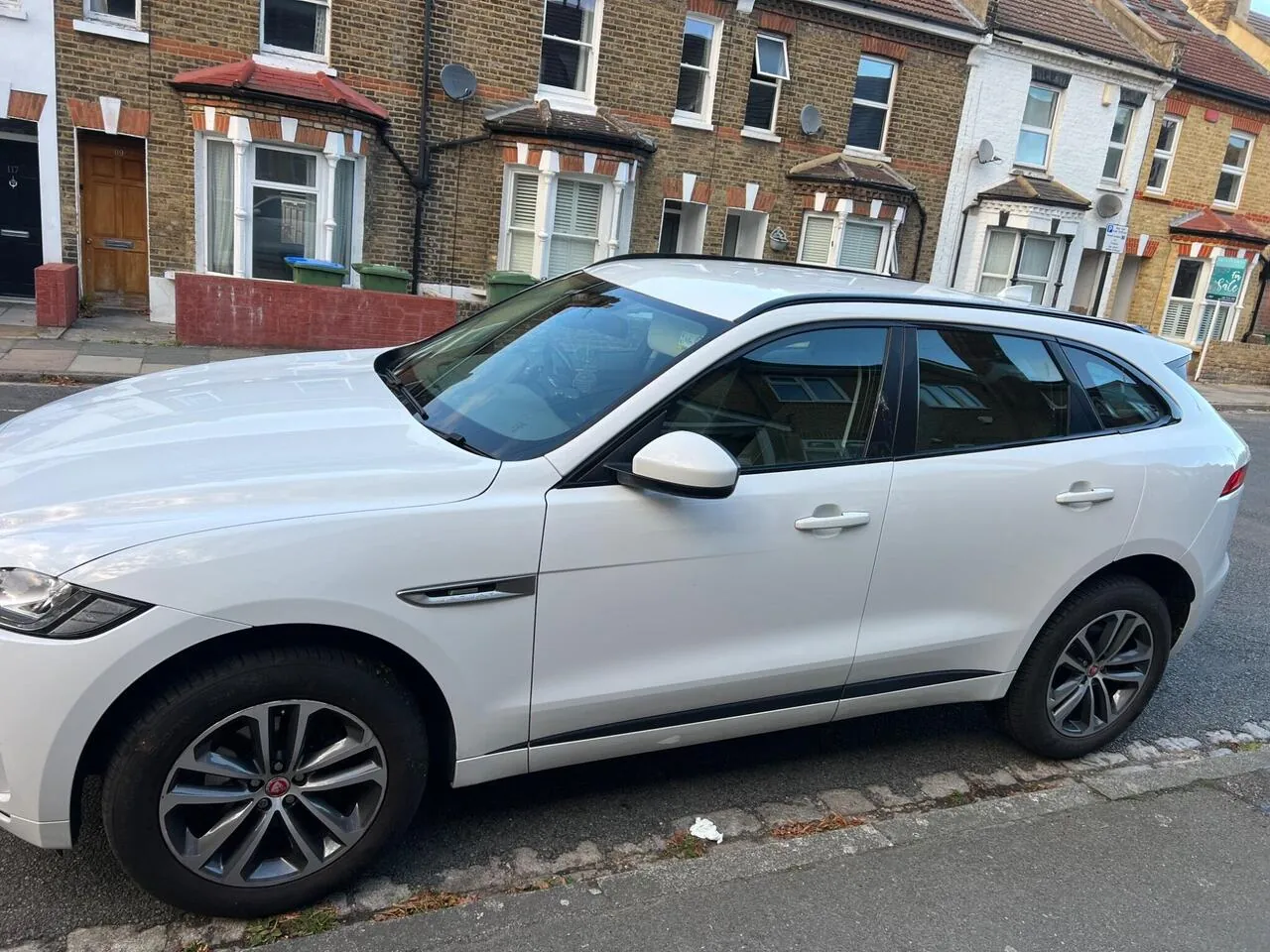 Jaguar F-Pace 2018 photo 2