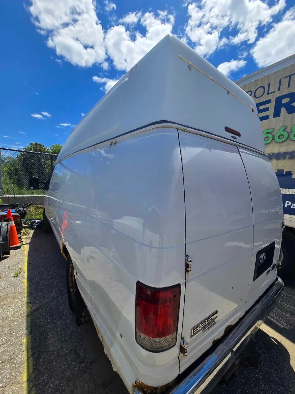 Ford E-350 2012 photo 4