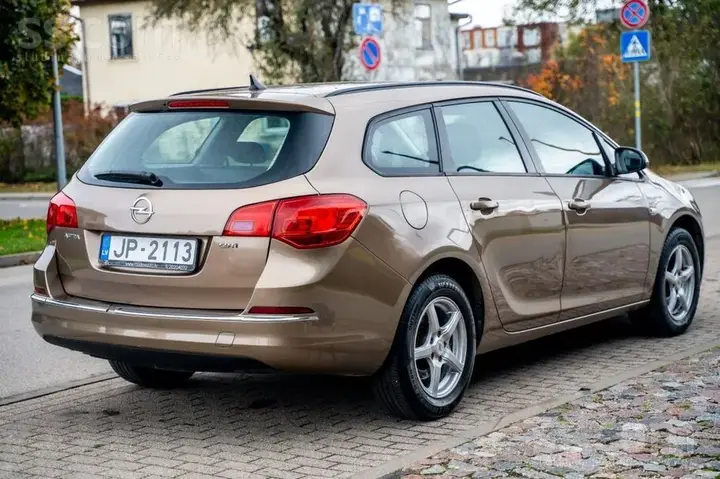 Opel Astra 2014 photo 4