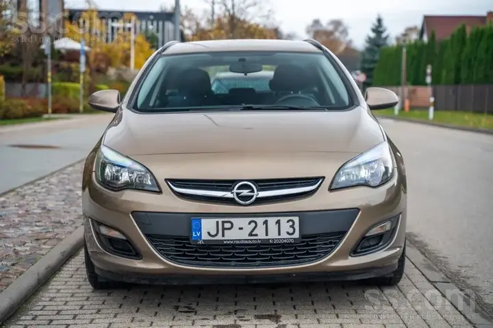 Opel Astra 2014 photo 2