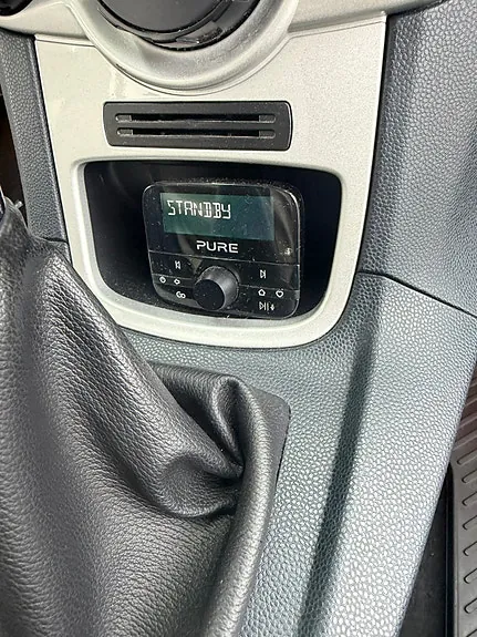 Ford Fiesta 2010 photo 2