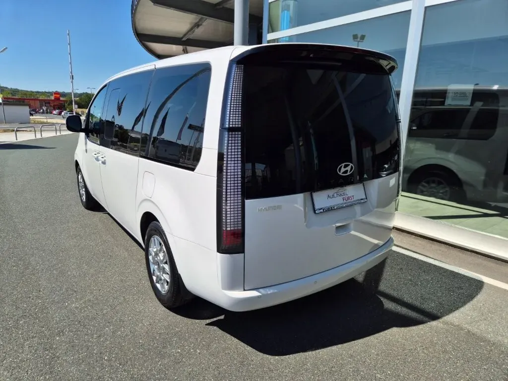 Hyundai Staria 2026 photo 3