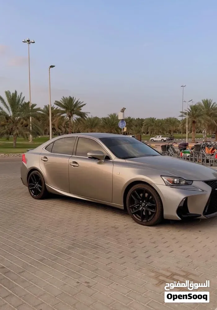 Lexus Is 300 Sport 2019 photo 2