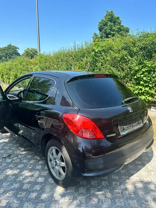 Peugeot 207 2009 photo 2