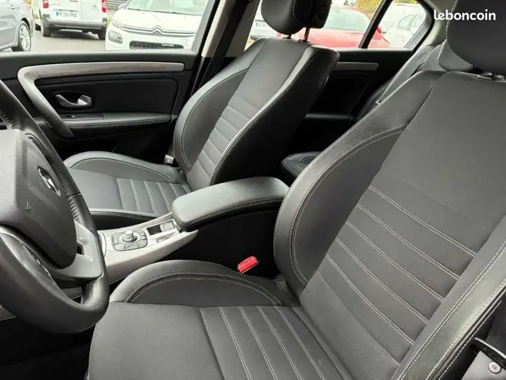 Renault Laguna 2011 photo 5