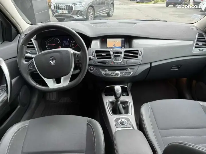 Renault Laguna 2011 photo 4