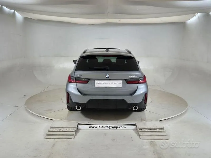 BMW 3 Series 2024 photo 4