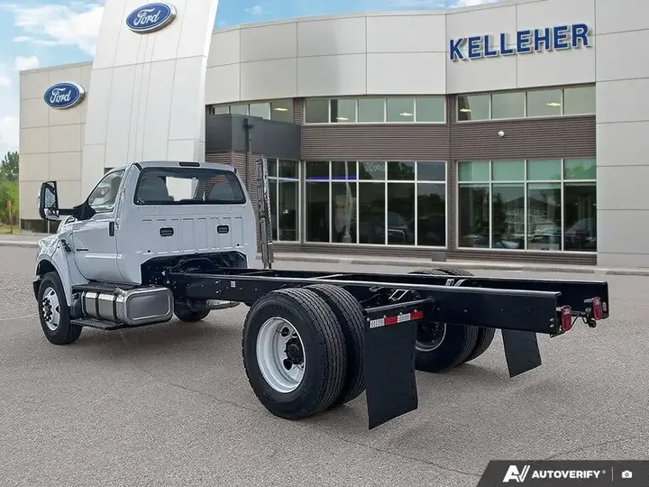 Ford F-750 2027 photo 3