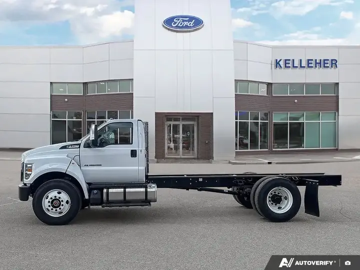 Ford F-750 2027 photo 2