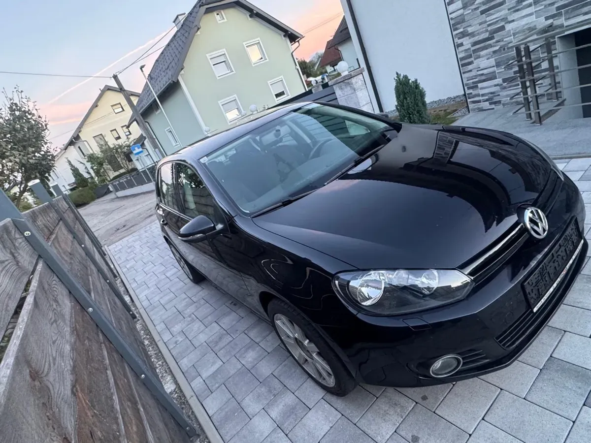 Volkswagen Golf 2010 photo 2