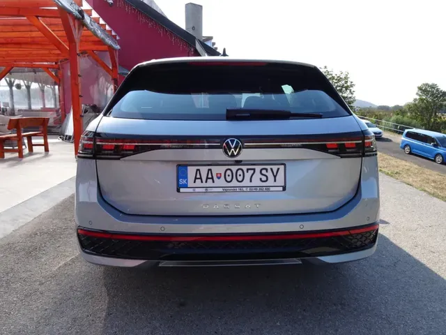 Volkswagen Passat Variant 2024 photo 4