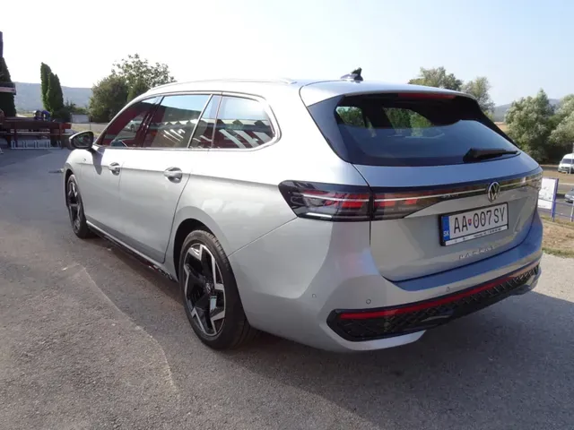 Volkswagen Passat Variant 2024 photo 3
