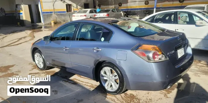 Nissan Altima 2011 photo 2