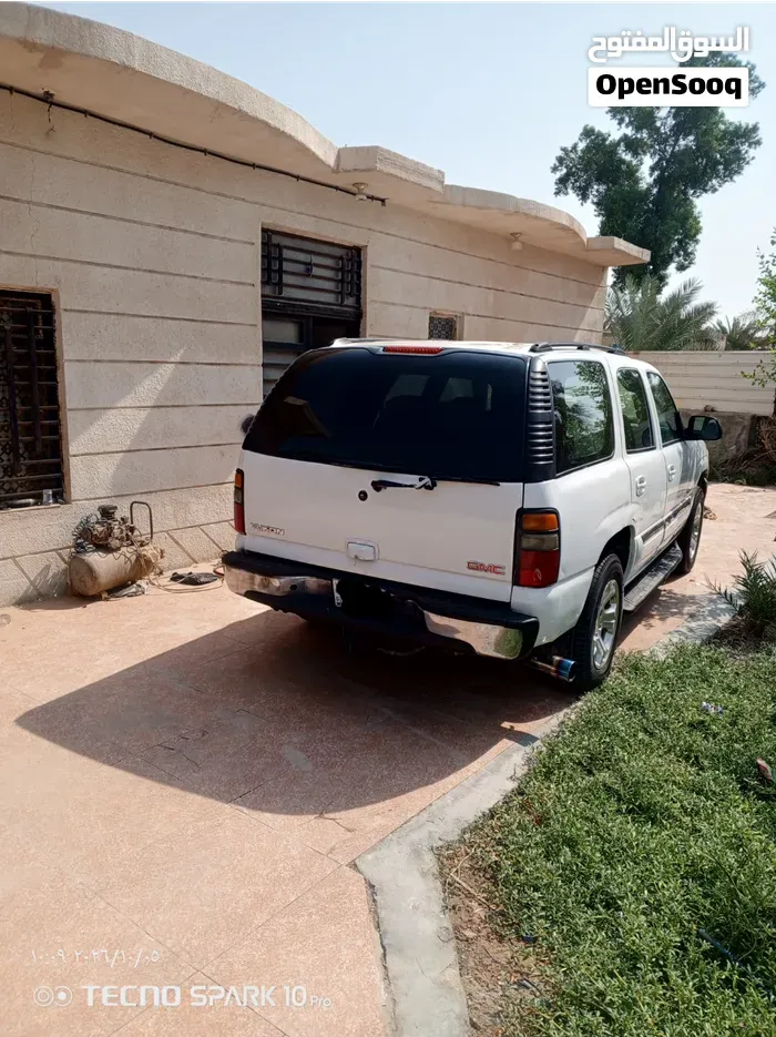GMC Yukon 2000 photo 2