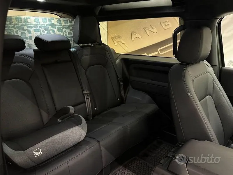 Land Rover Defender 2026 photo 5