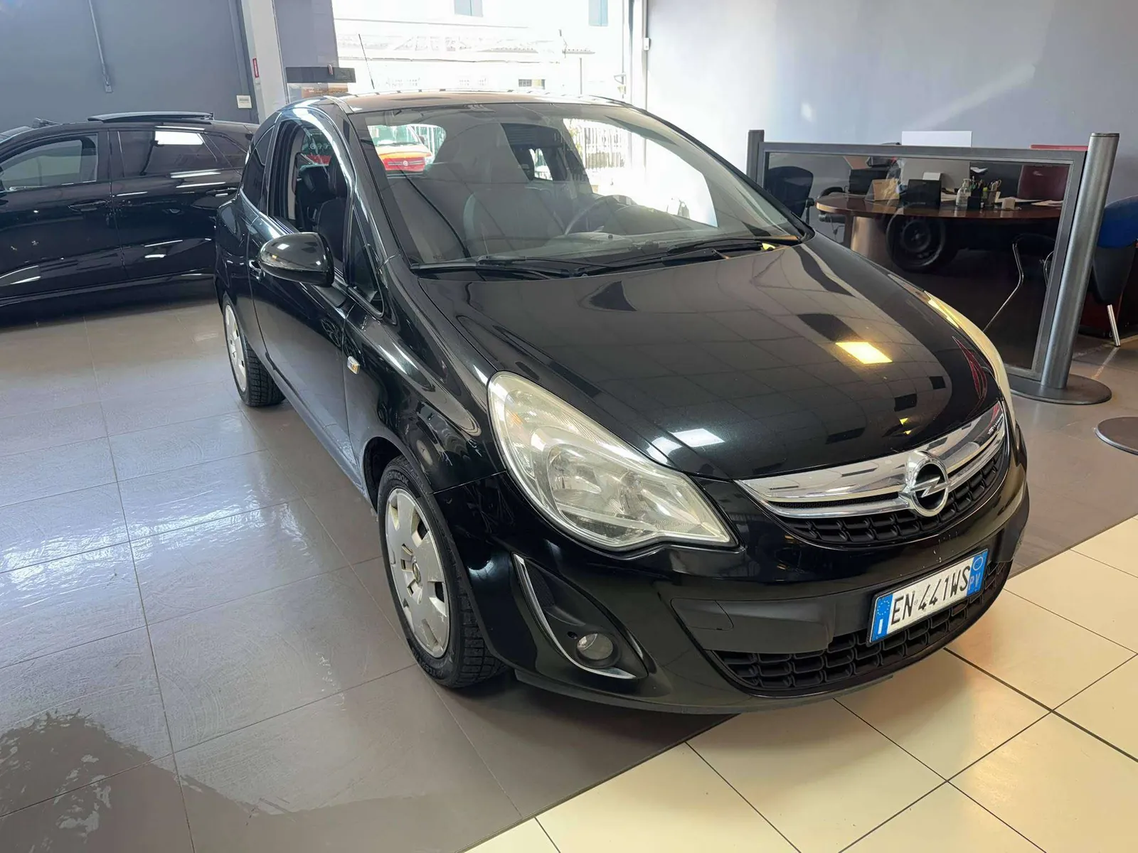 Opel Corsa 2013 photo 2