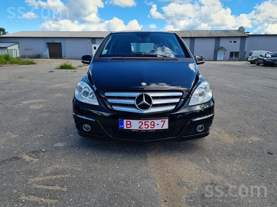 Mercedes-Benz B200 2010 photo 2