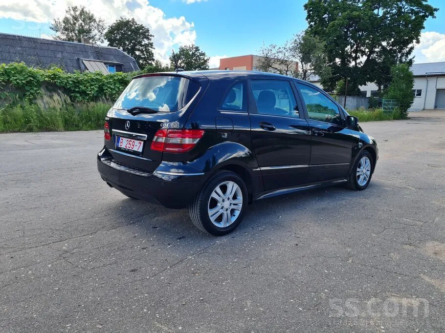 Mercedes-Benz B200 2010 photo 5