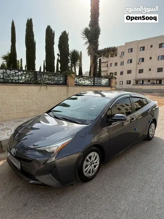 Toyota Prius 2017 photo 2