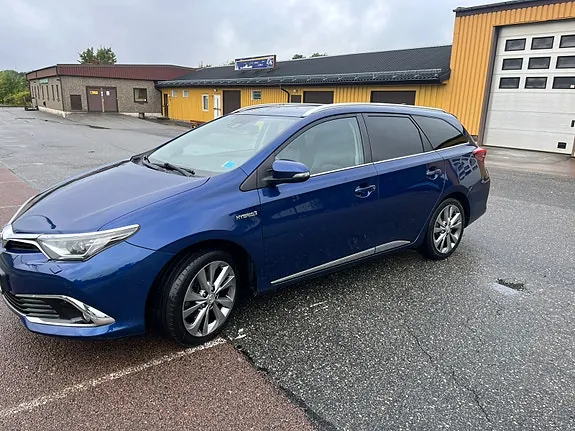 Toyota Auris 2015 photo 2