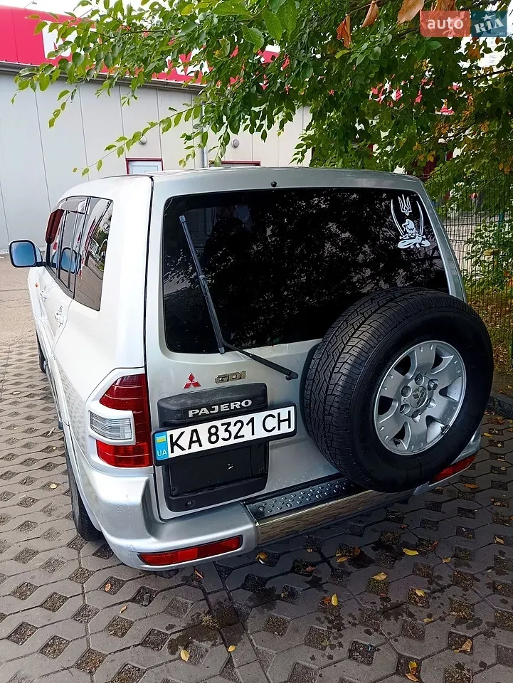 Mitsubishi Pajero Wagon 2001 photo 2