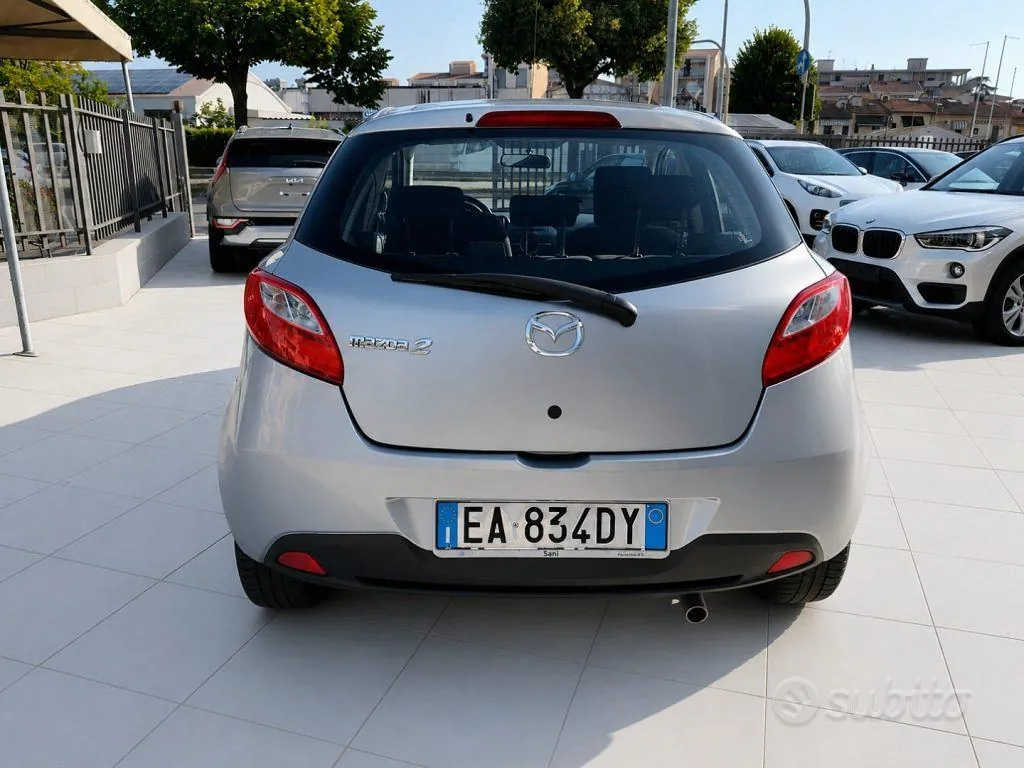 Mazda 2 2010 photo 5