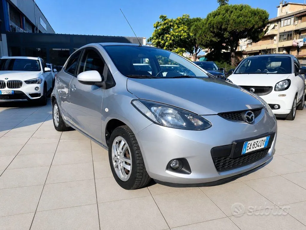 Mazda 2 2010 photo 3