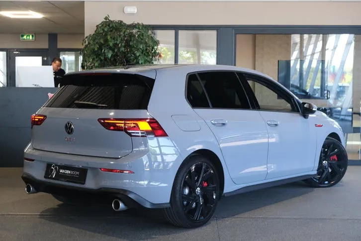 Volkswagen Golf 2022 photo 2