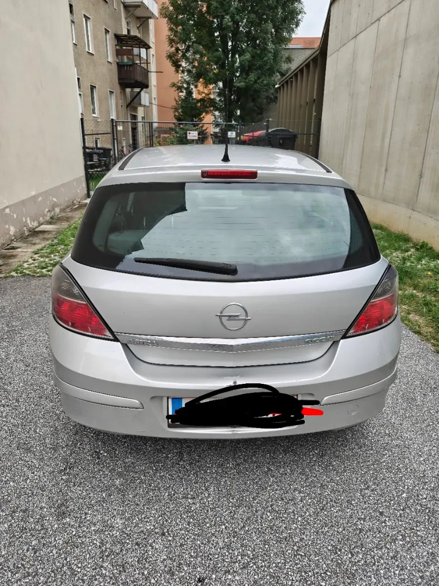 Opel Astra 2009 photo 3