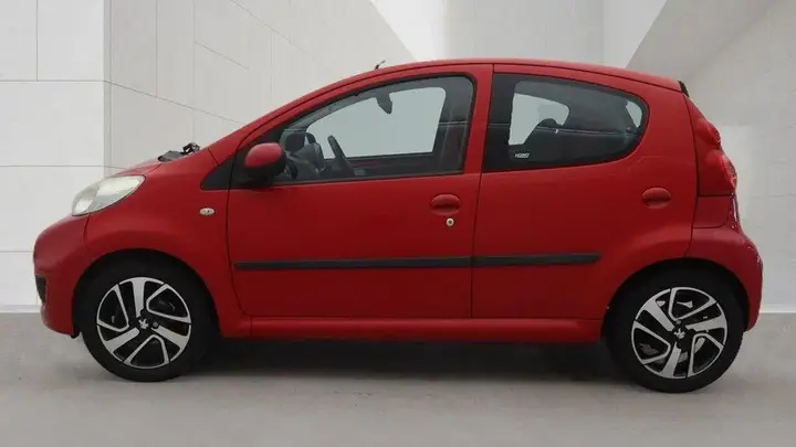 Peugeot 107 2011 photo 4