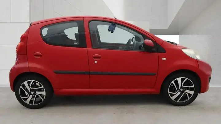 Peugeot 107 2011 photo 3