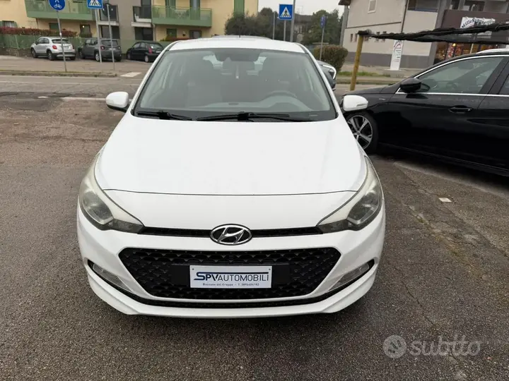 Hyundai I20 2015 photo 2