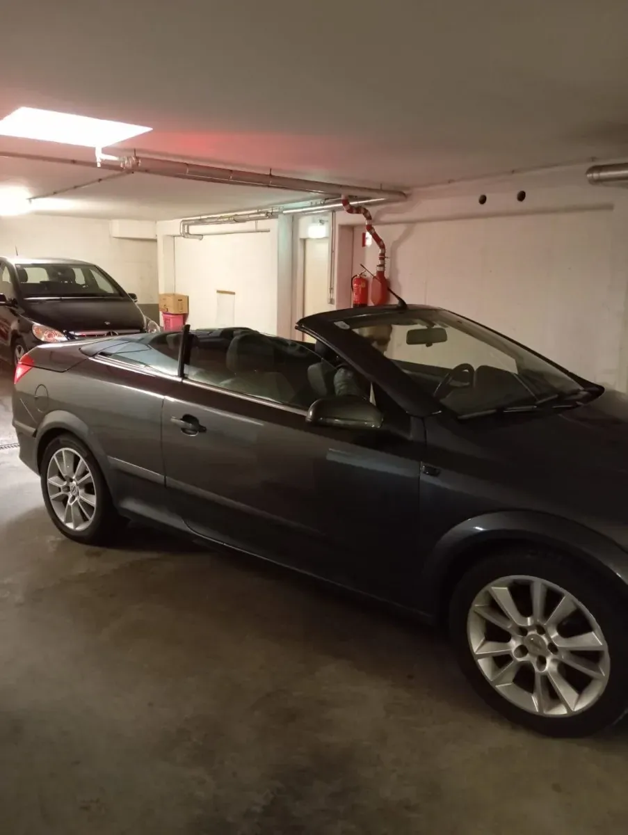 Opel Astra 2009 photo 2