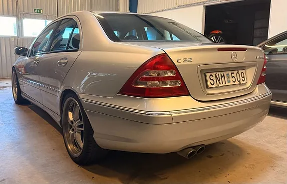 Mercedes-Benz C32 2002 photo 2
