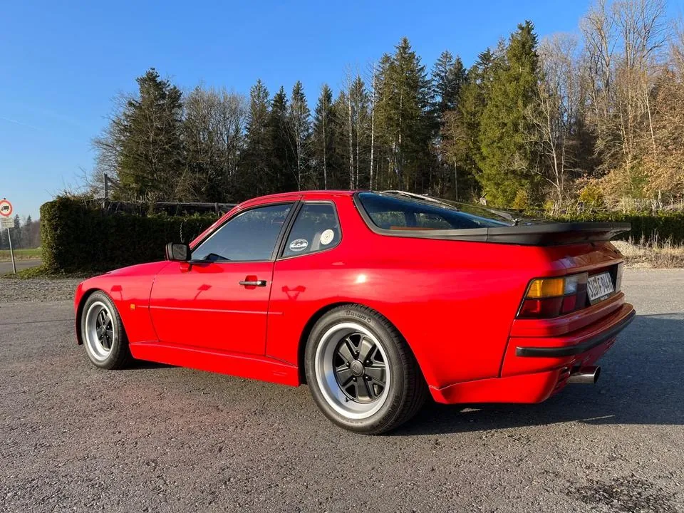 Porsche 944