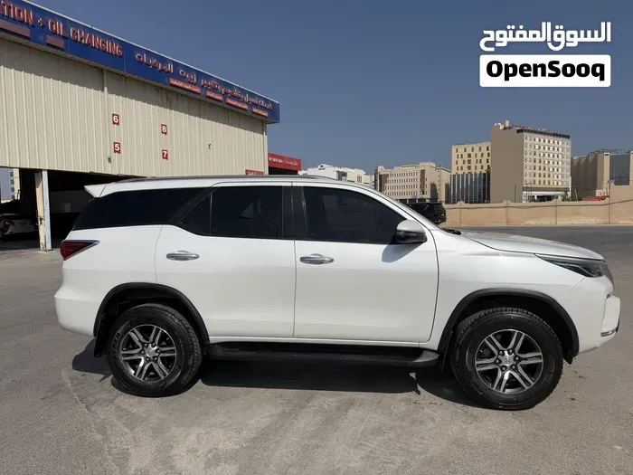 Toyota Fortuner 2023 photo 3