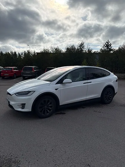 Tesla Model X 2016 photo 2