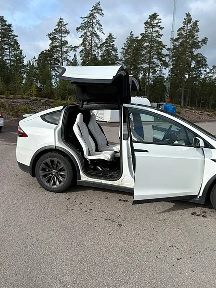 Tesla Model X 2016 photo 3