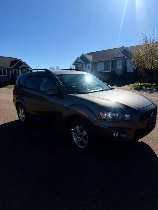 Mitsubishi Outlander 2012 photo 3