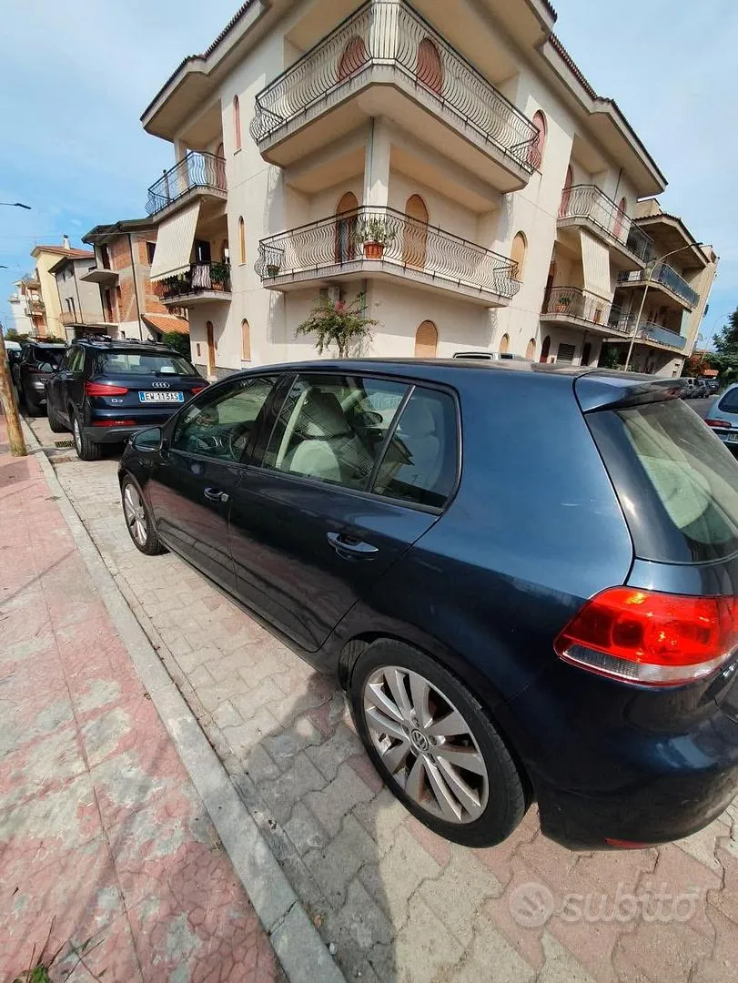 Volkswagen Golf 2010 photo 4