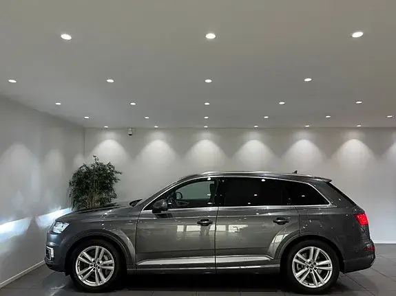 Audi Q7 2018 photo 2