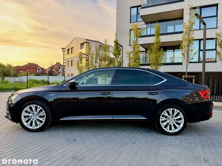 Skoda Superb 2020 photo 5