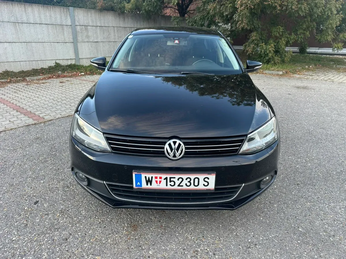 Volkswagen Jetta 2011 photo 2