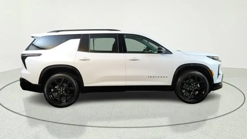 Chevrolet Traverse 2026 photo 2