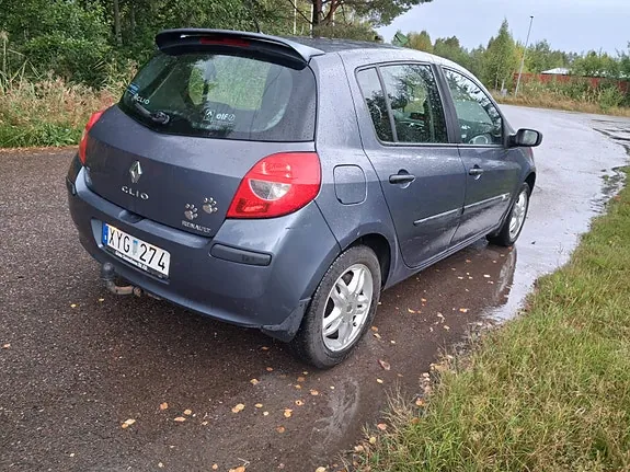 Renault Clio 2006 photo 2