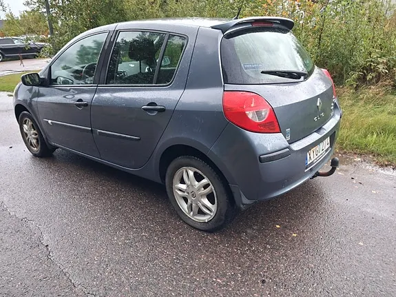 Renault Clio 2006 photo 4