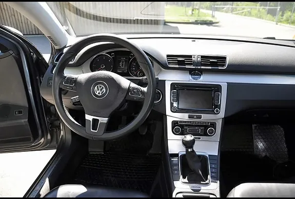 Volkswagen Passat 2011 photo 4