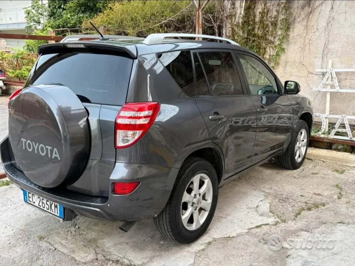 Toyota Rav4 2010 photo 2