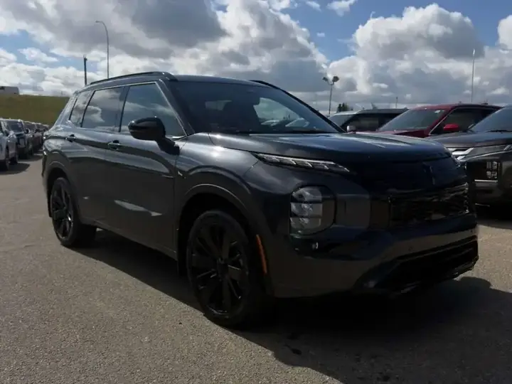 Mitsubishi Outlander 2026 photo 3