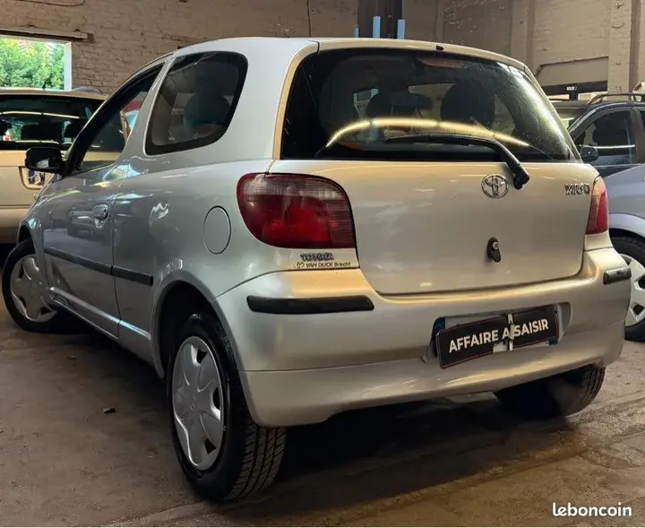 Toyota Yaris 2000 photo 3